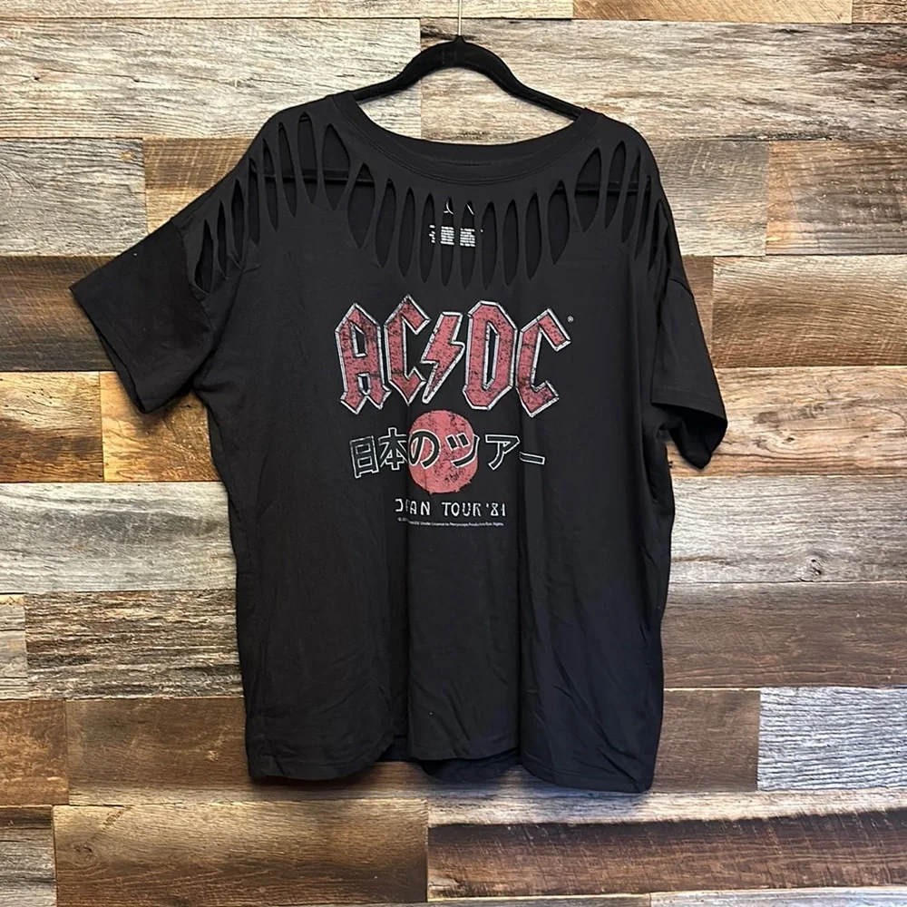 Vinyl Icons x Torrid AC/DC tour shirt with destruction - Picture 1 of 4